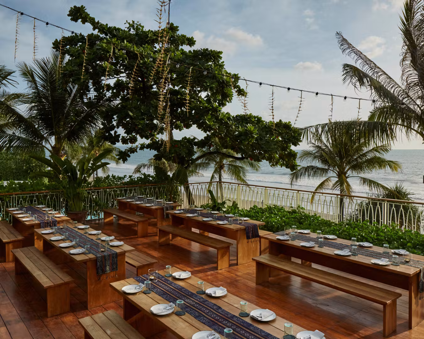 Tropical Lounge & Bar
