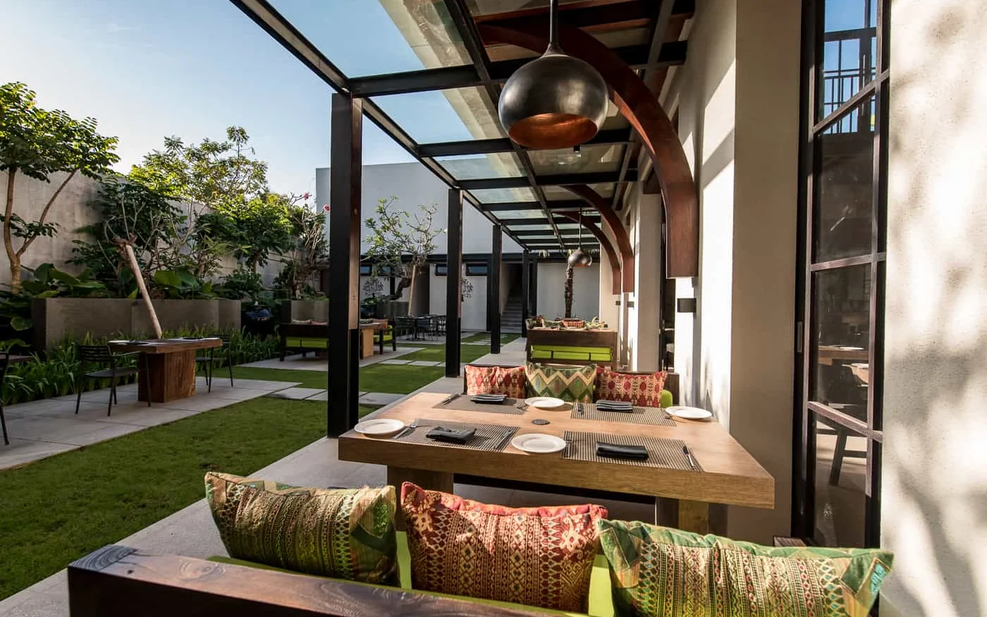 Tropical Lounge & Bar
