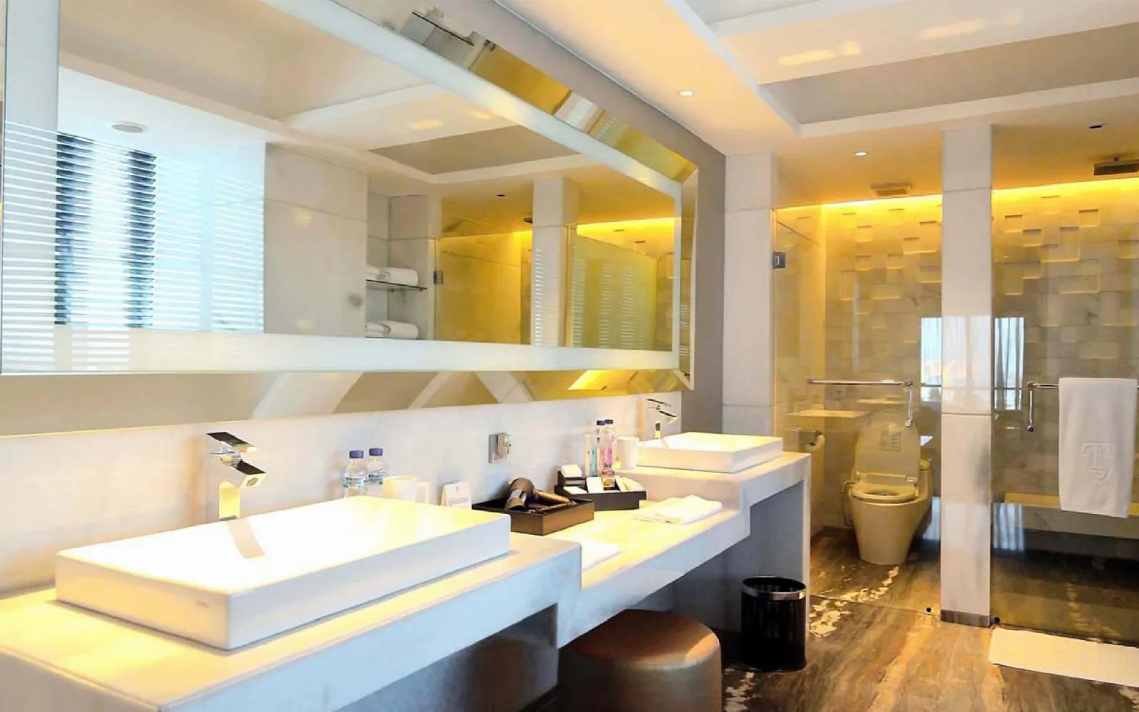 TS Restaurant at TS Suites Surabaya