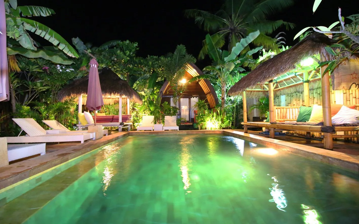unzipp Oceanfront Restaurant at unzipp lumbung gili trawangan