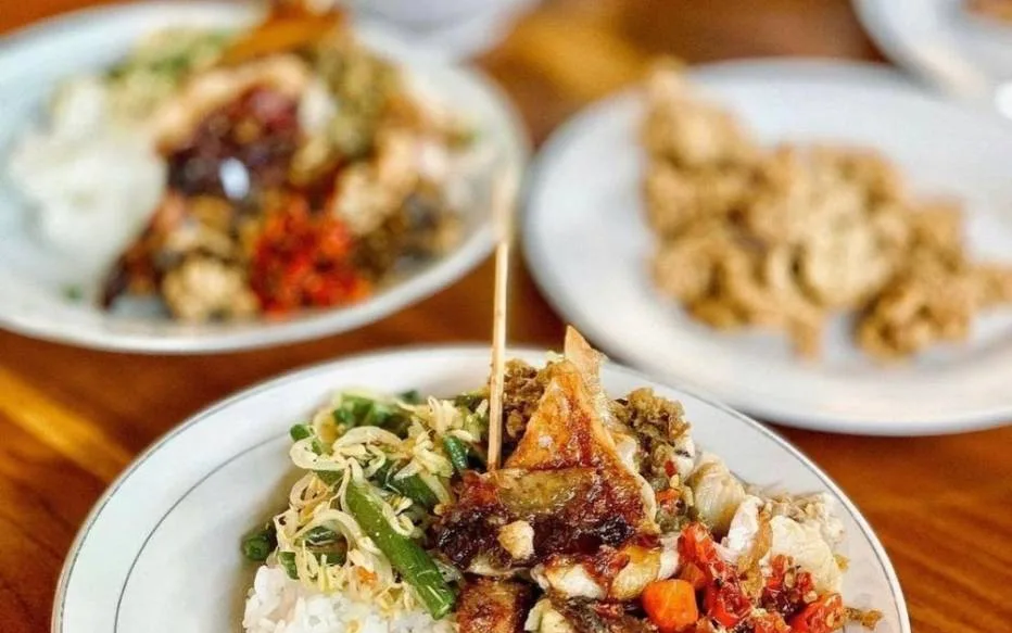 Warung Babi Guling Karya Rebo Legian