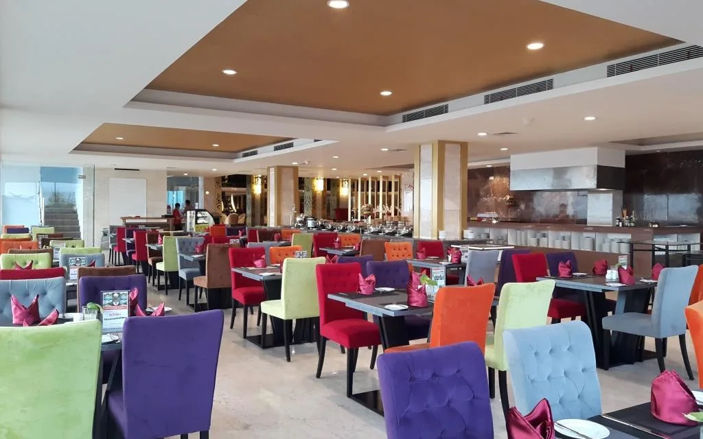 Waterfront Lounge & Bar at Swiss-Belhotel Waterfront Makassar