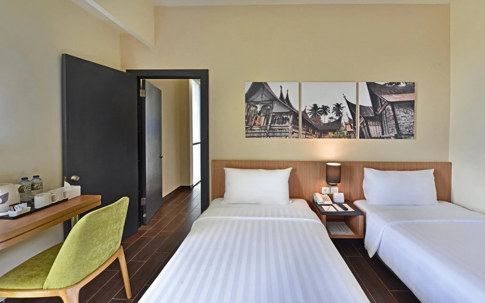 Whiz Dining Room at Whiz Prime Hotel Khatib Sulaiman Padang