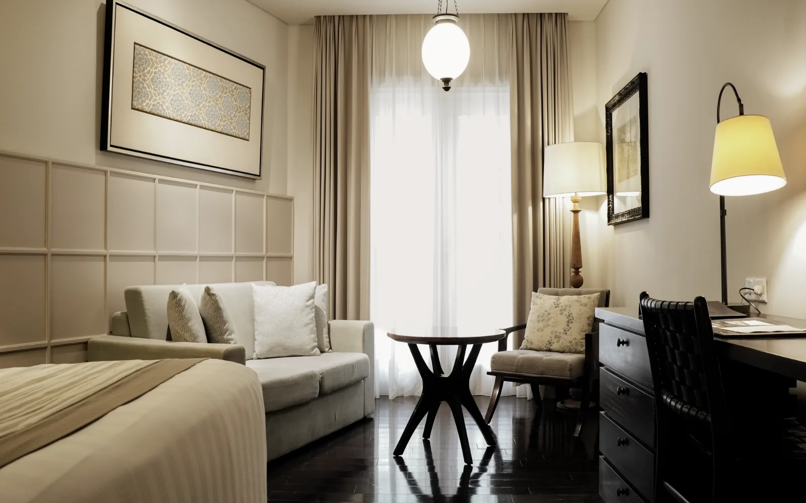 Zest Lounge & Wine Bar at The Shalimar Boutique Hotel
