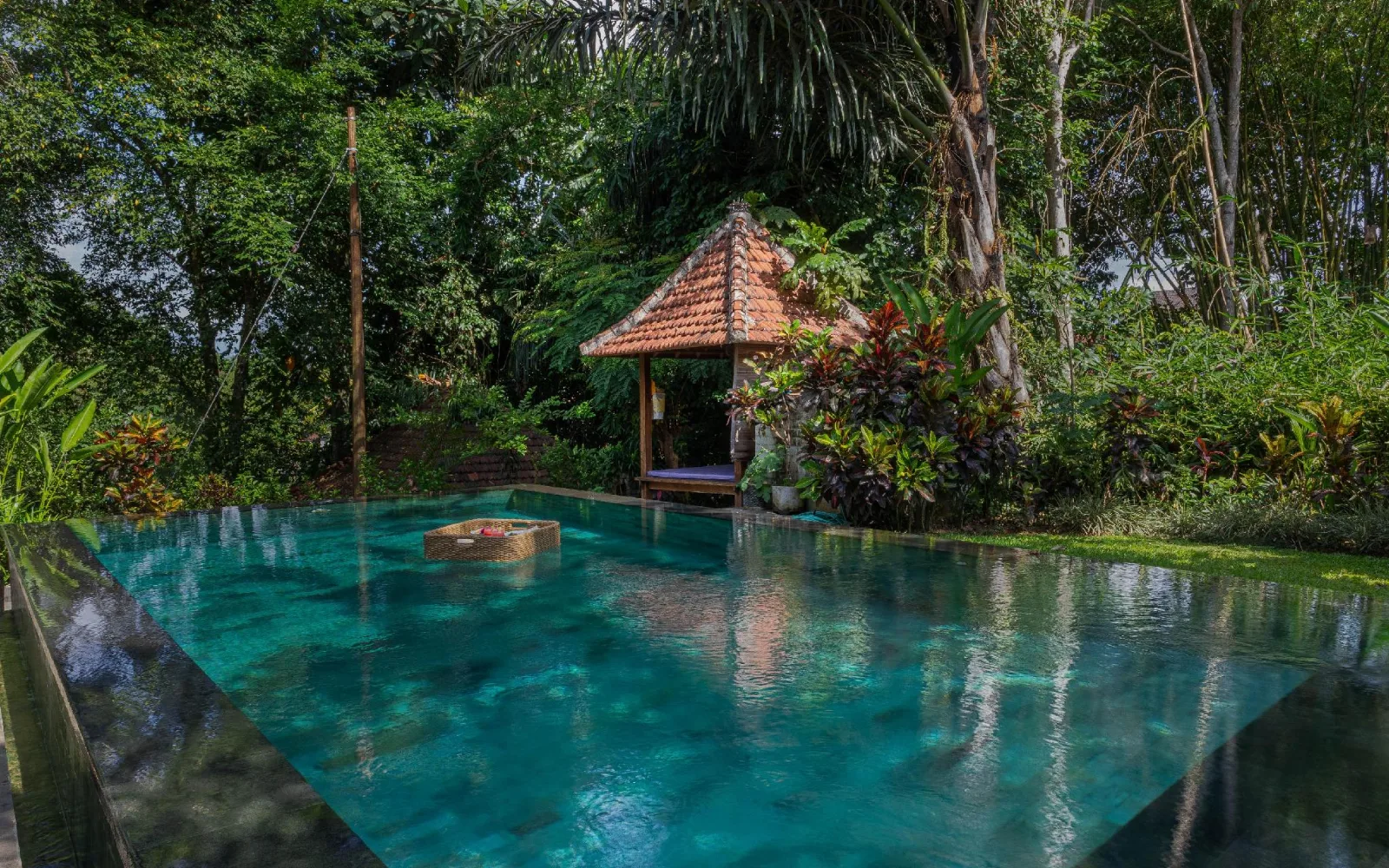 Sari Bamboo Villas
