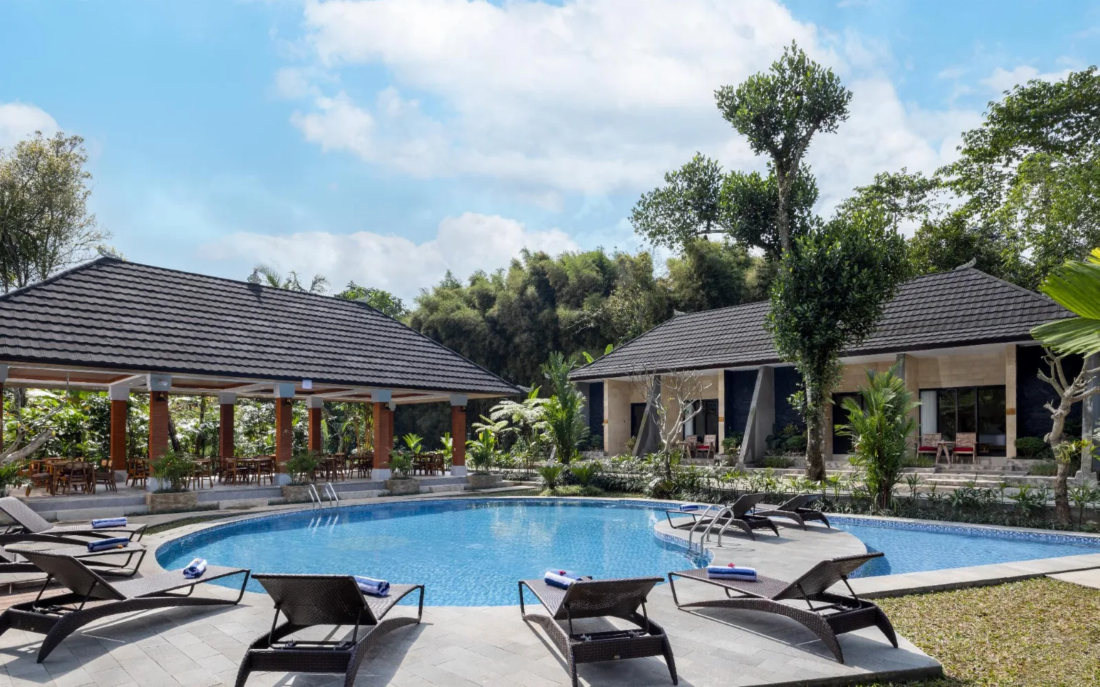Senetan Villa and Spa Resort