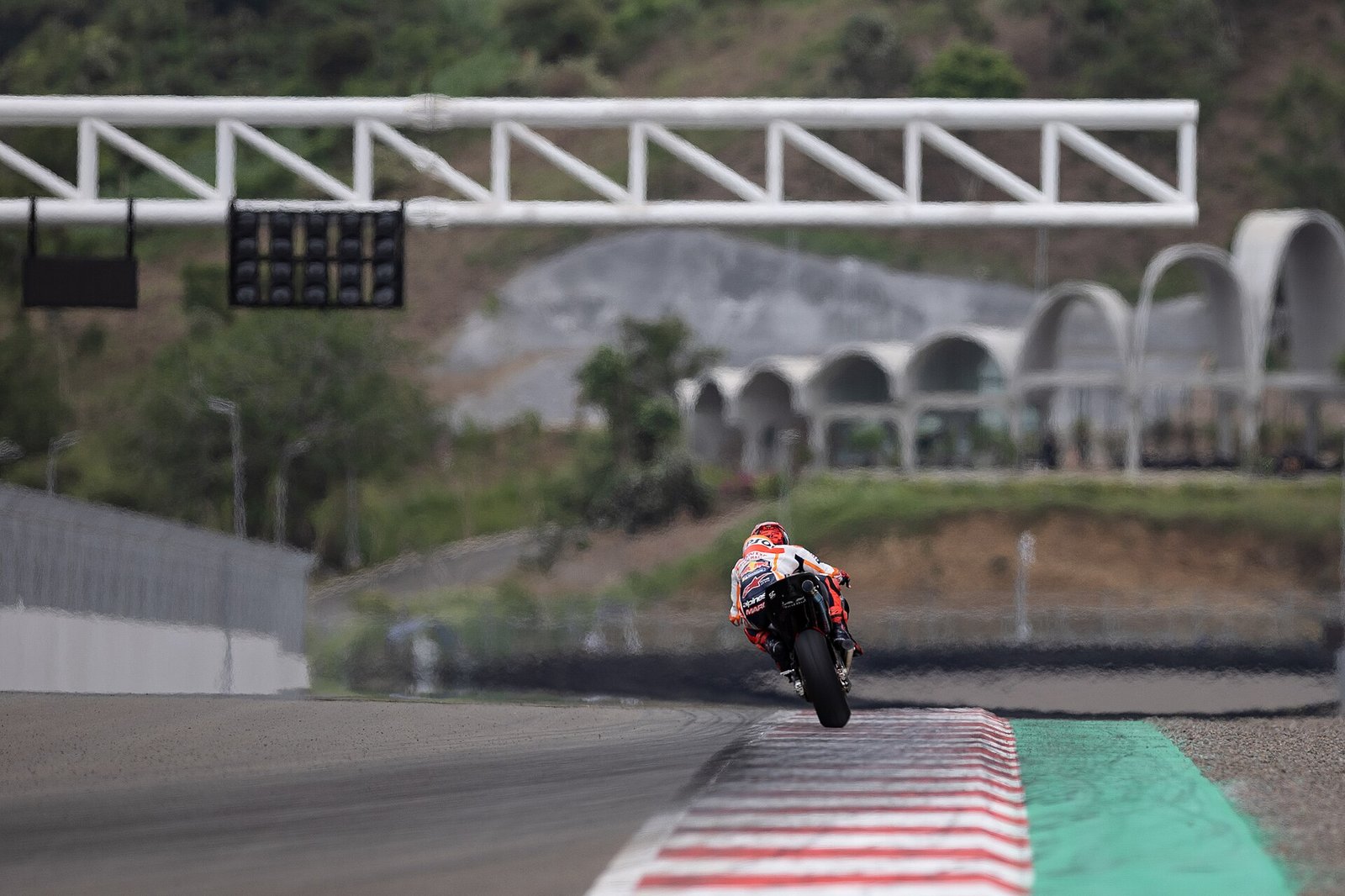 MotoGP Mandalika 2026: Inside Lombok’s 42-Shuttle Transport Architecture and Race-Weekend Transit Logistics