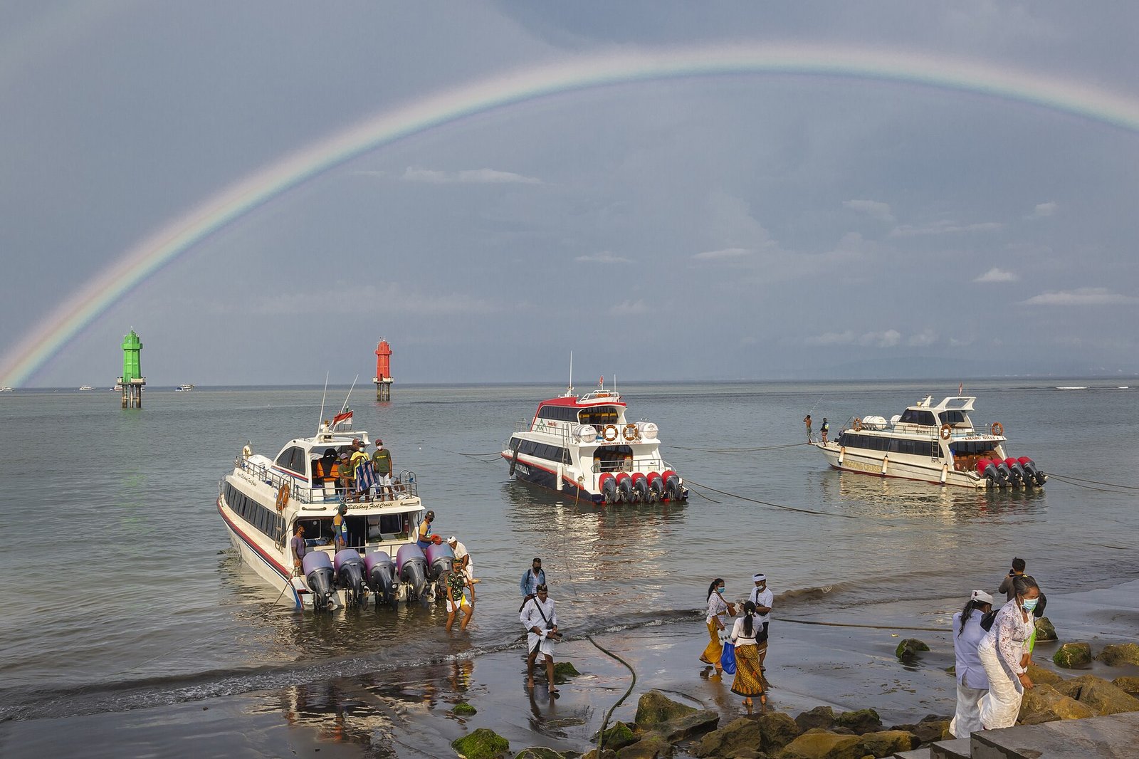 Bali High-Wave Warning: What Travelers Need to Know About Fast Boats, Strait Crossings, and Marine Safety This Week