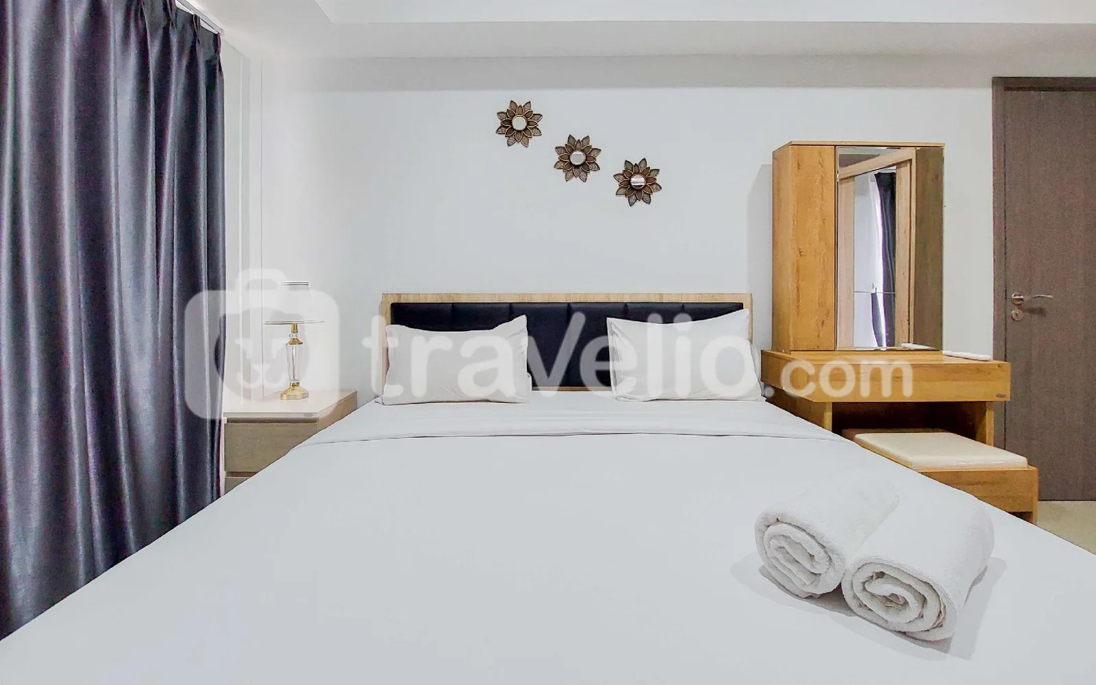 At Spa at Spacious 2BR Tamansari Bintaro Mansion By Travelio
