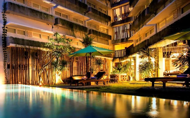 De Ja Vu Spa & Pool at Grandmas Plus Hotel Airport