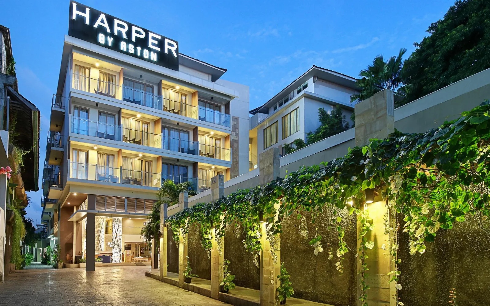 Harper Pool & Spa at Harper Kuta by ASTON