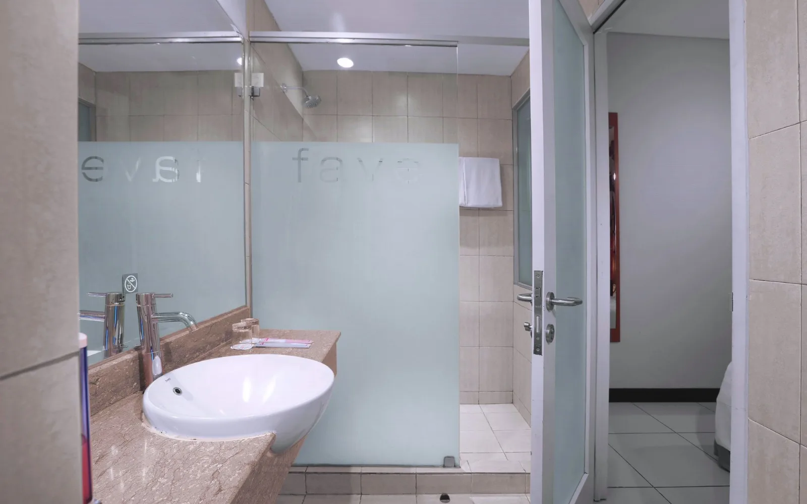 In-Room Relax Massage at favehotel Braga