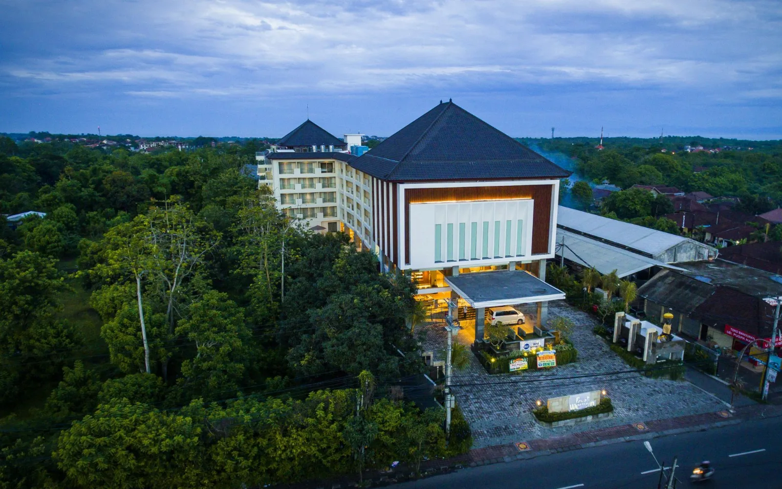 Lagoon Swimming Pool at Best Western Kamala Jimbaran