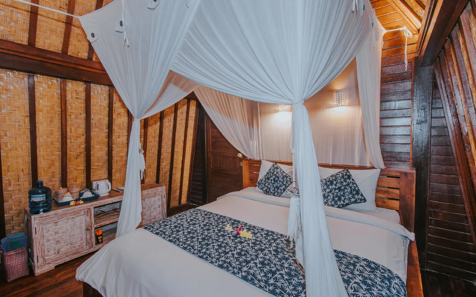 Library Spa at Dream Beach Huts