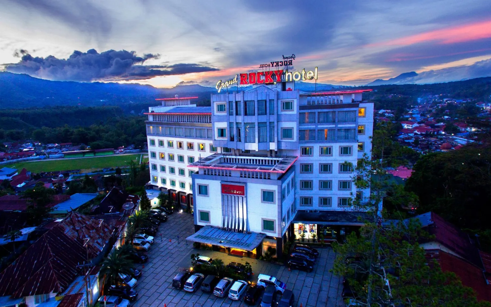 Outdoor Lagoon Pool at Grand Rocky Hotel Bukittinggi