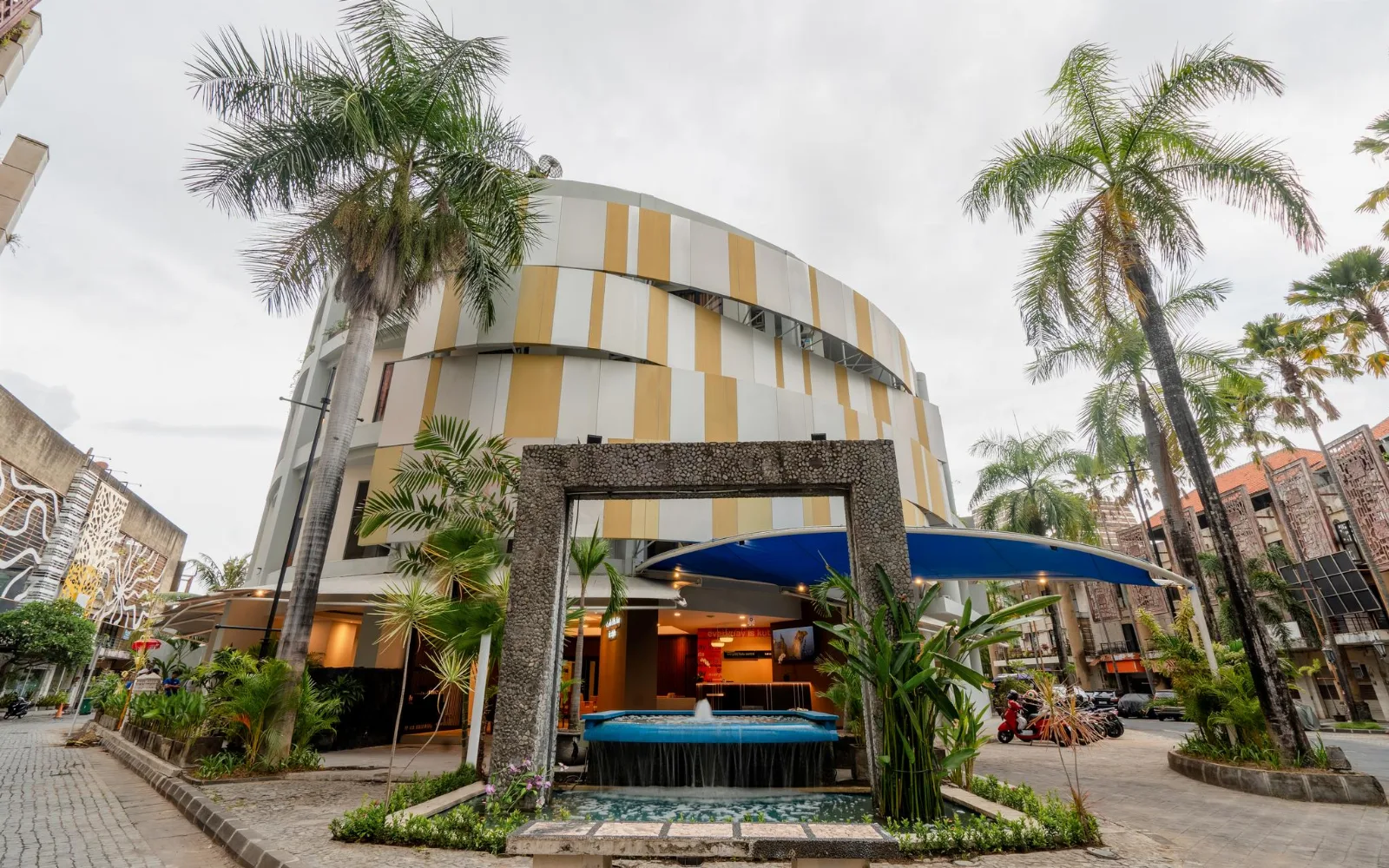 Outdoor Leisure Pool at Everyday Hotel Kuta Central