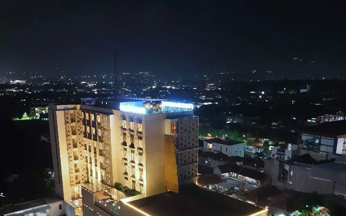 Outdoor Leisure Pool at Hotel FortunaGrande Jember by Fosia Hotels