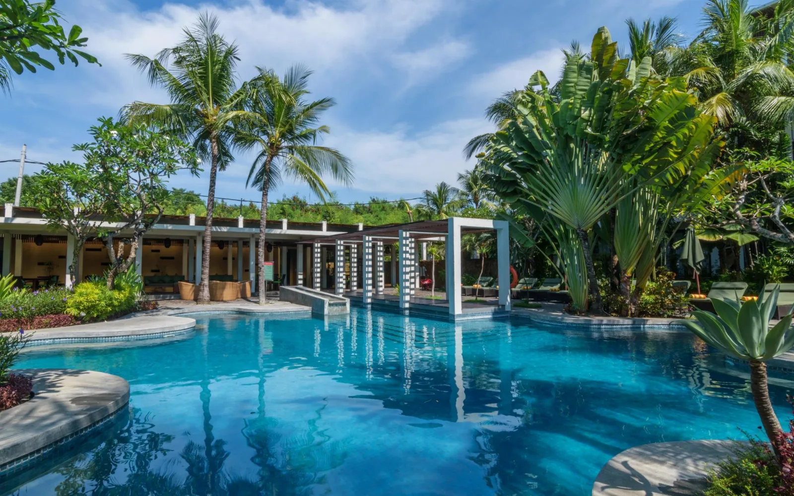 Outdoor Leisure Pool at Kokonut Suites Seminyak