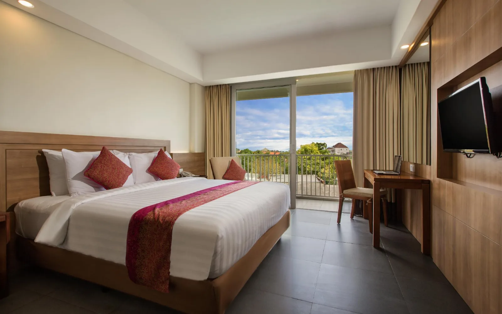 Outdoor Leisure Pool at Paragon Hotel Seminyak