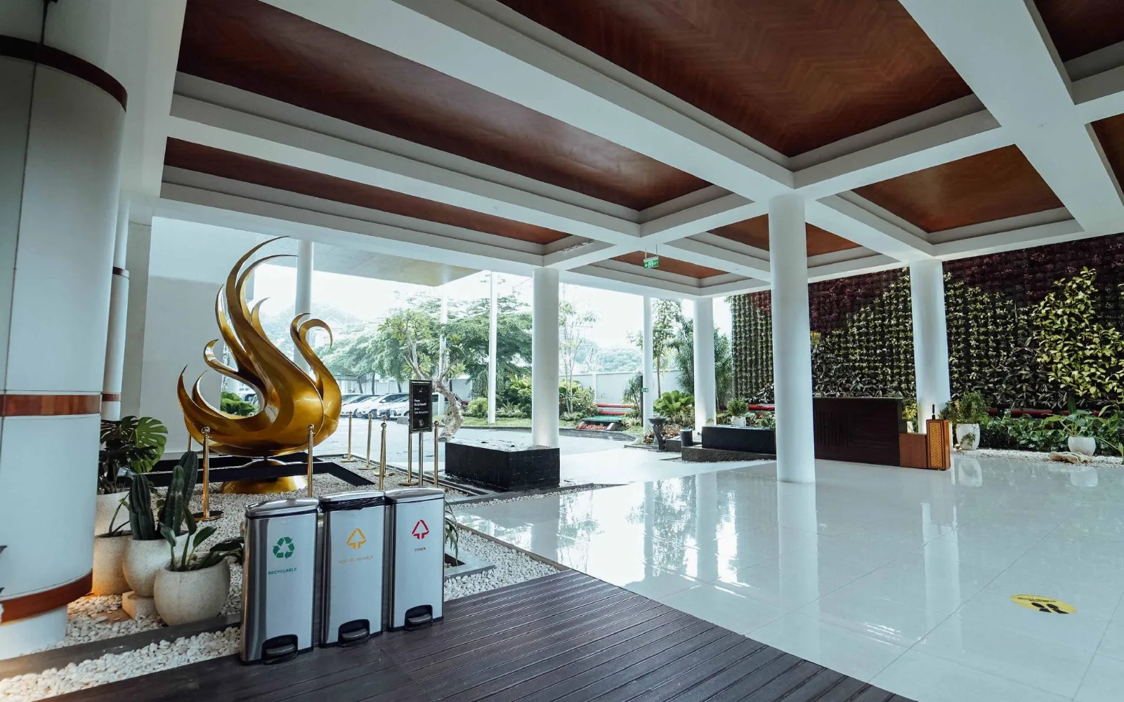 Outdoor Leisure Pool at Rayz UMM Hotel Malang
