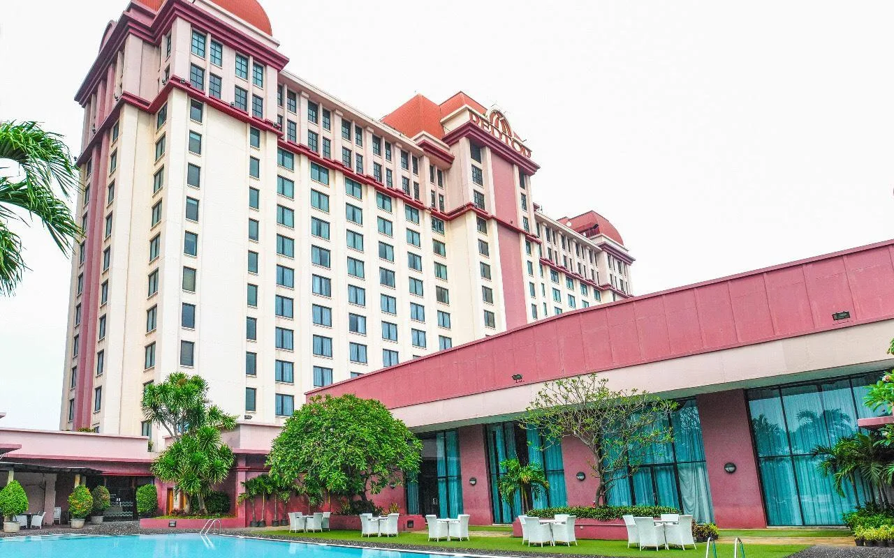 Outdoor Leisure Pool at Redtop Hotel