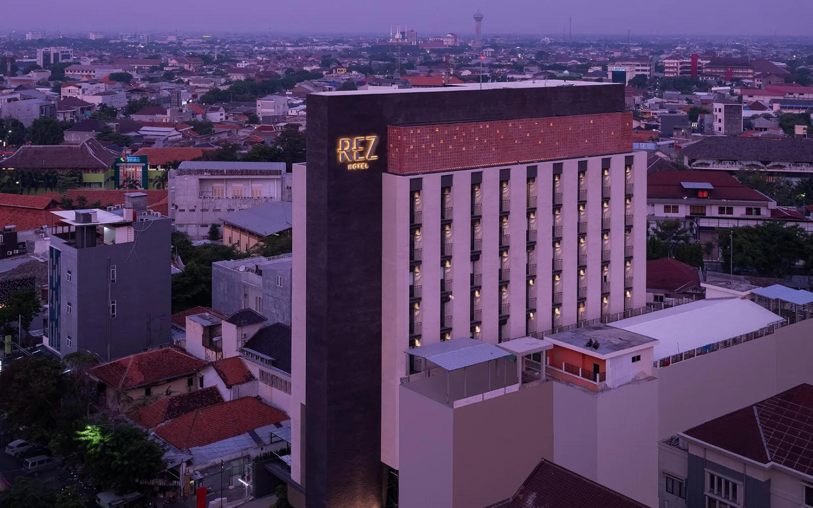 Outdoor Leisure Pool at REZ Hotel Semarang