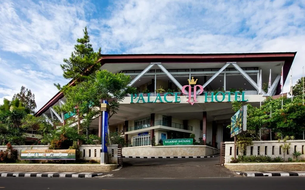 Palace Mountain Pool at Palace Hotel Puncak