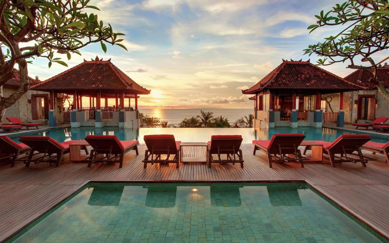 Rooftop Infinity Pool at Mercure Kuta Bali