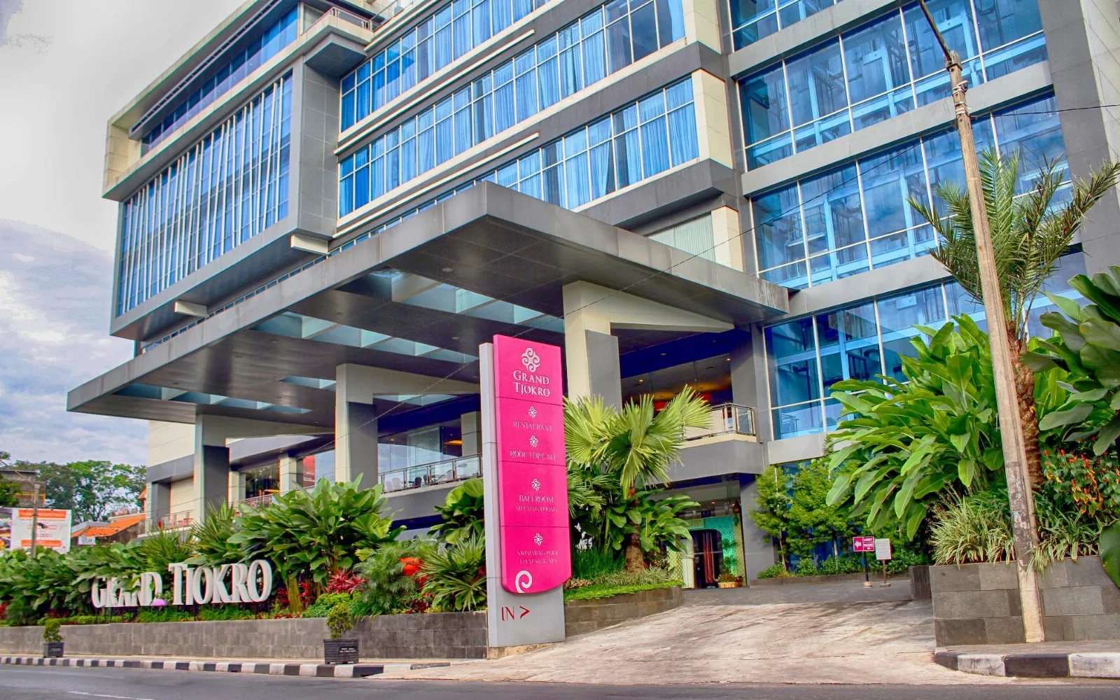 Rooftop Pool & Mini Zoo at Grand Tjokro Premiere Bandung