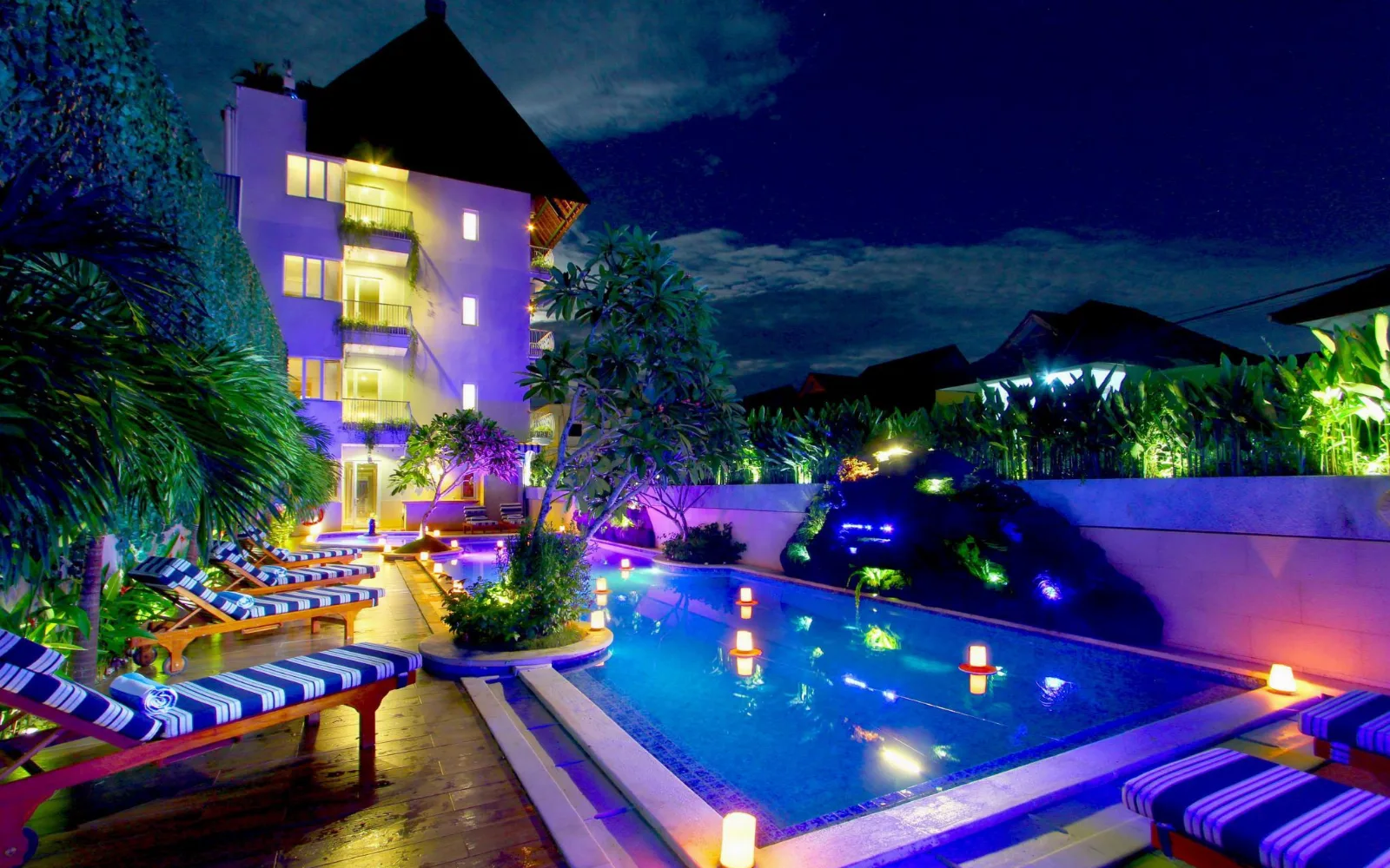 Swimming Pool at Rhadana Hotel