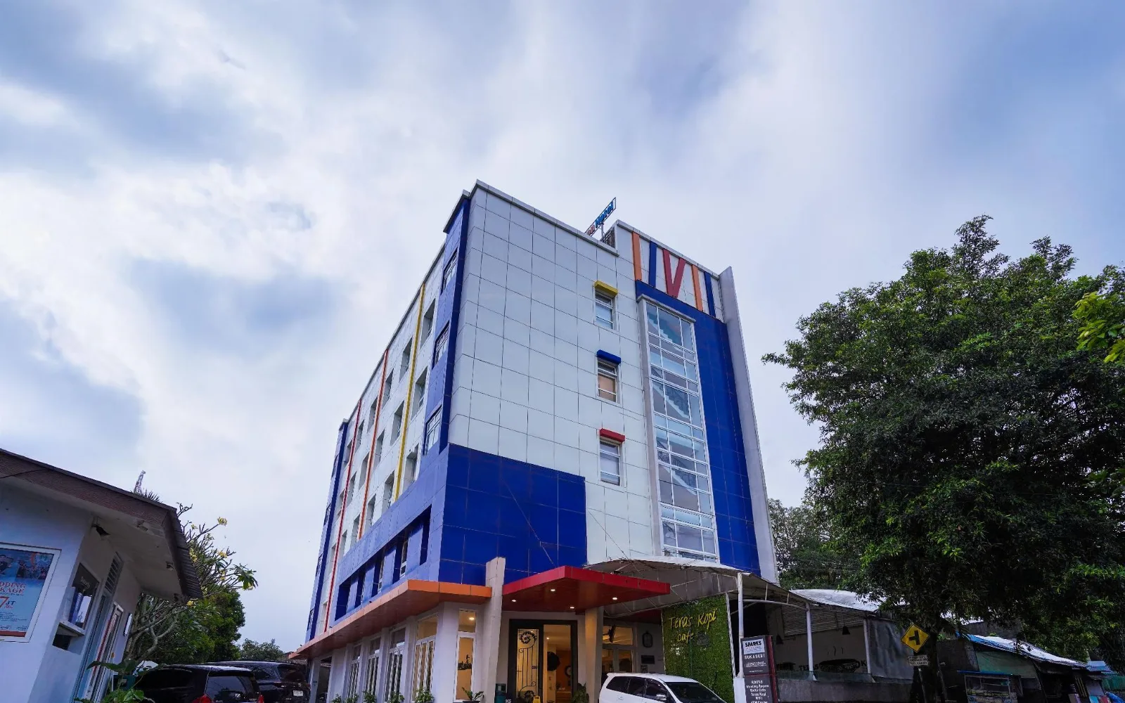 Swimming Pool at Sparks Odeon Sukabumi, ARTOTEL Curated