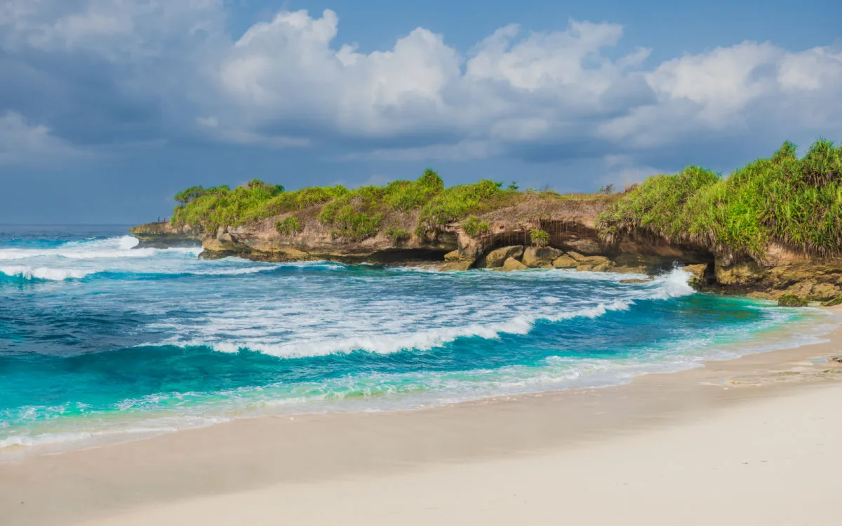 Nusa Lembongan’s Beachfront Hotels Are In High Demand With Beach-Loving Tourists